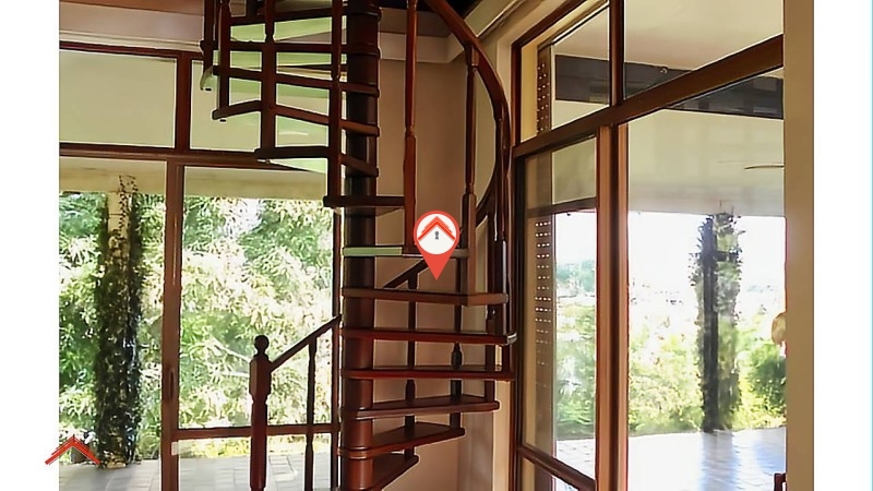 Circular-stairs-to-upstairs-768x500_0000