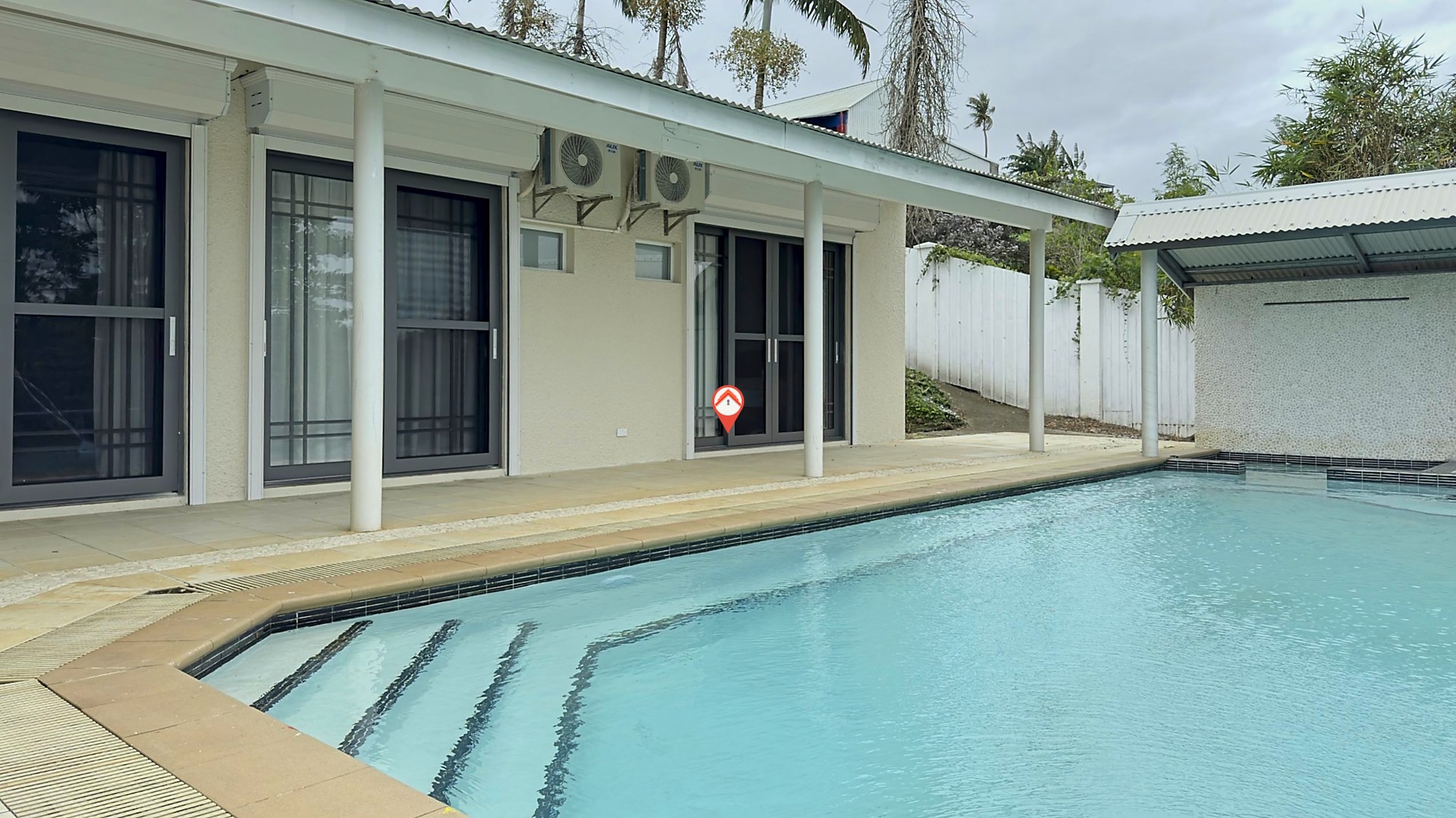 Large Lagoon-front Family Rental