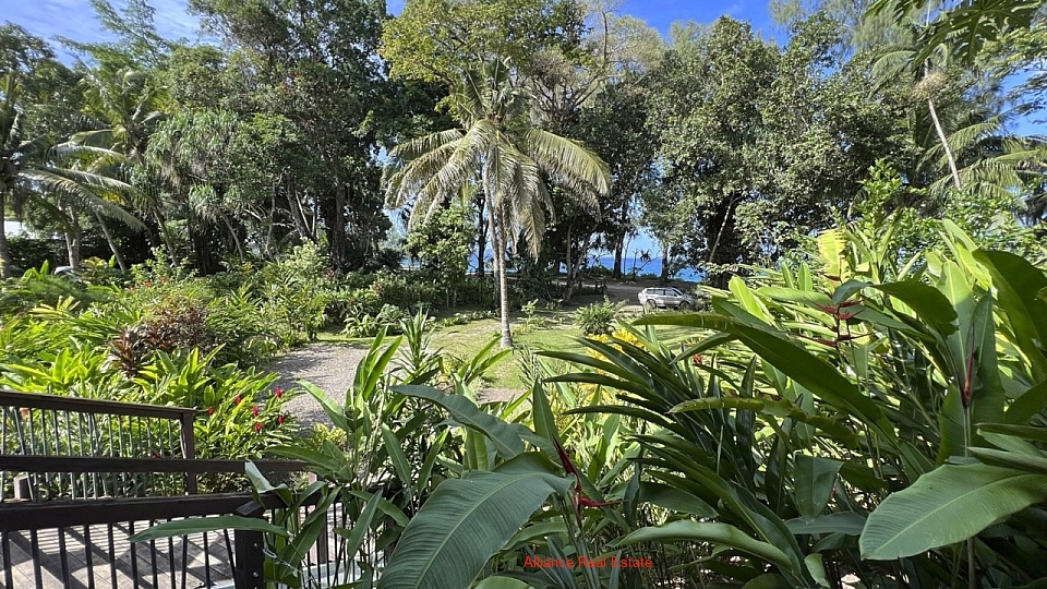 Family living and entertaining in Mele Bay