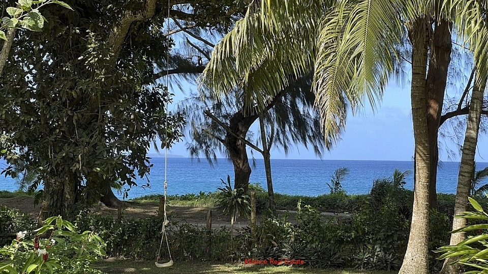 Family living and entertaining in Mele Bay